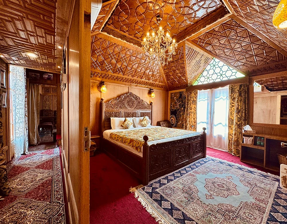 New Jacquline Heritage Houseboats